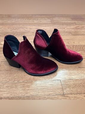Steve Madden Velvet Cutout Ankle Boots- Burgundy